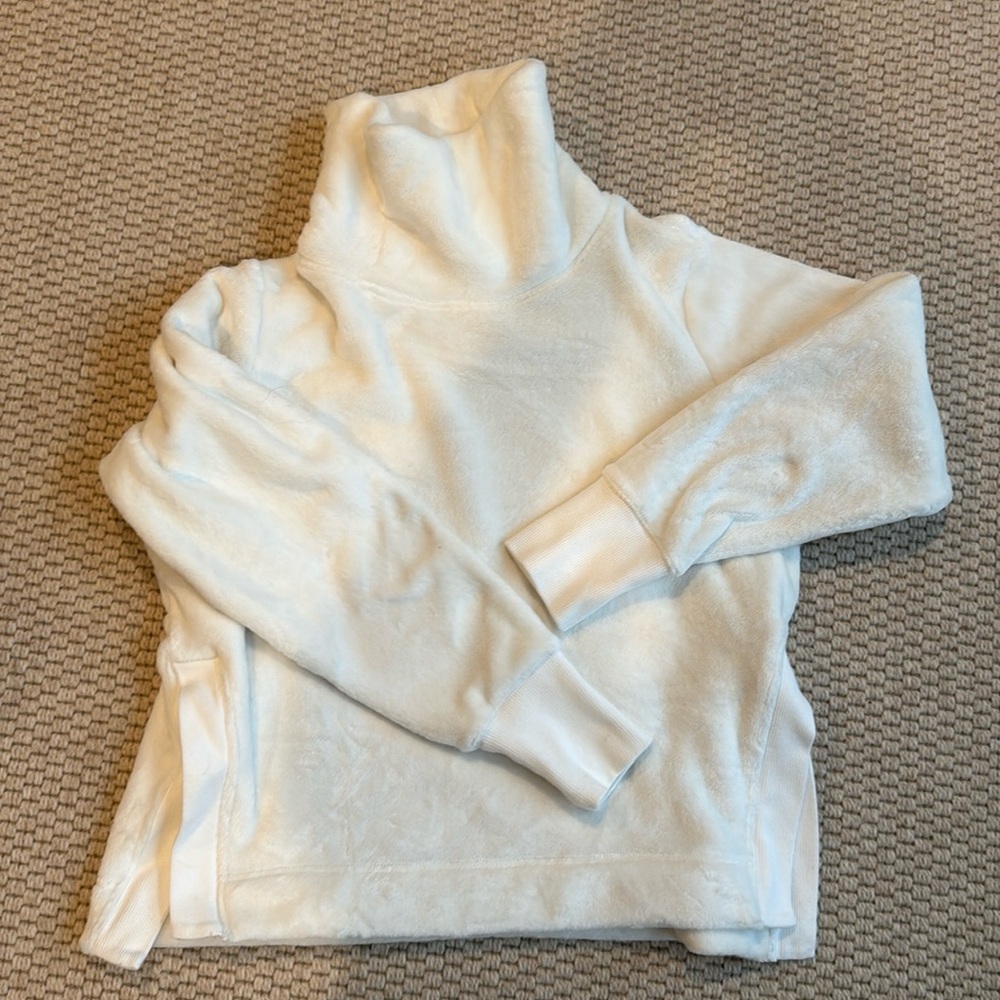 Athleta cozy turtleneck fleece. Size S